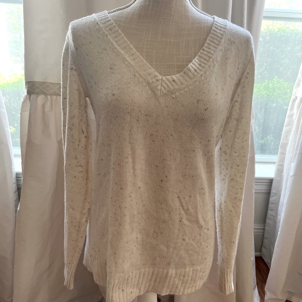 Old Navy ivory v neck size medium sweater